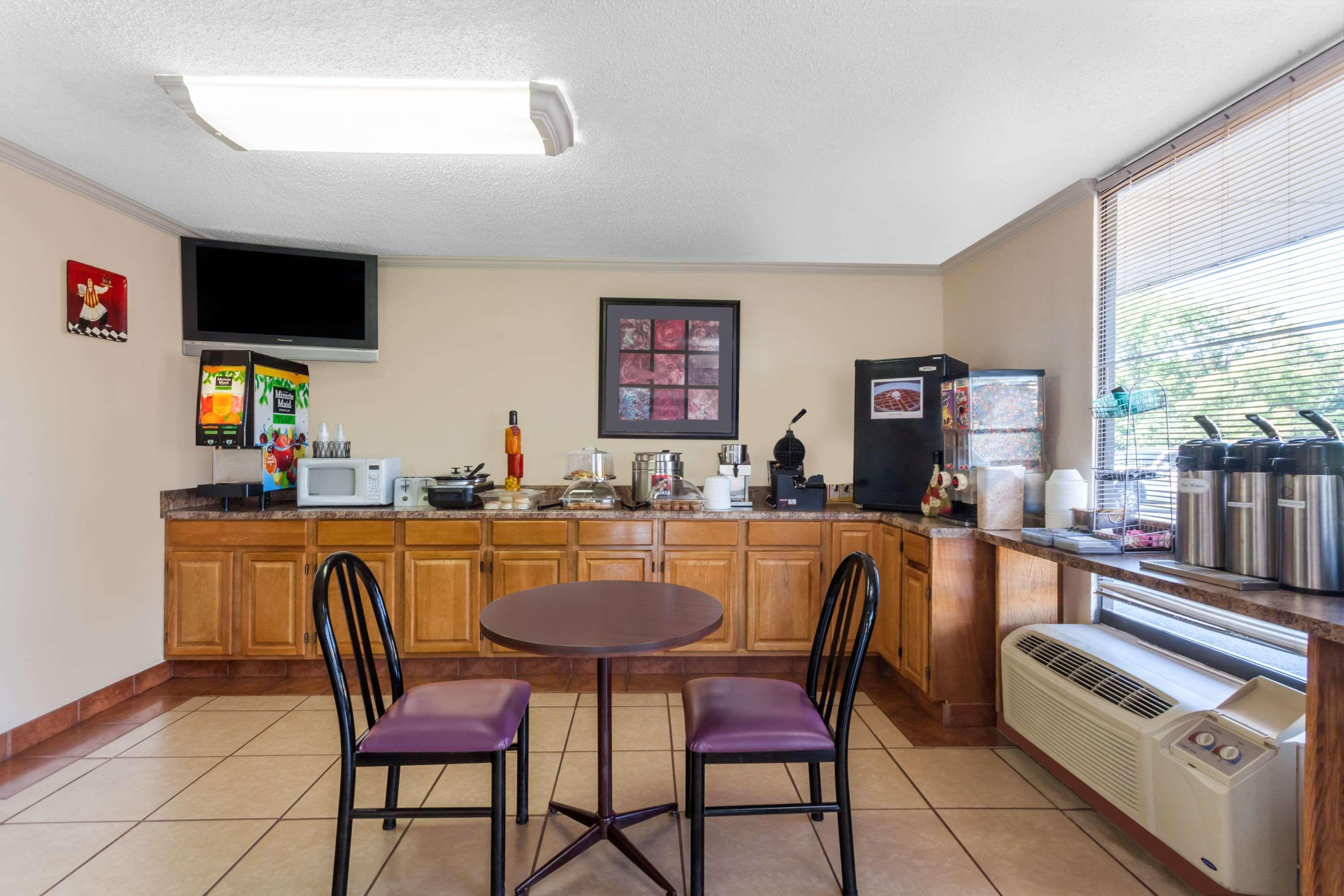 Days Inn By Wyndham Martin Extérieur photo
