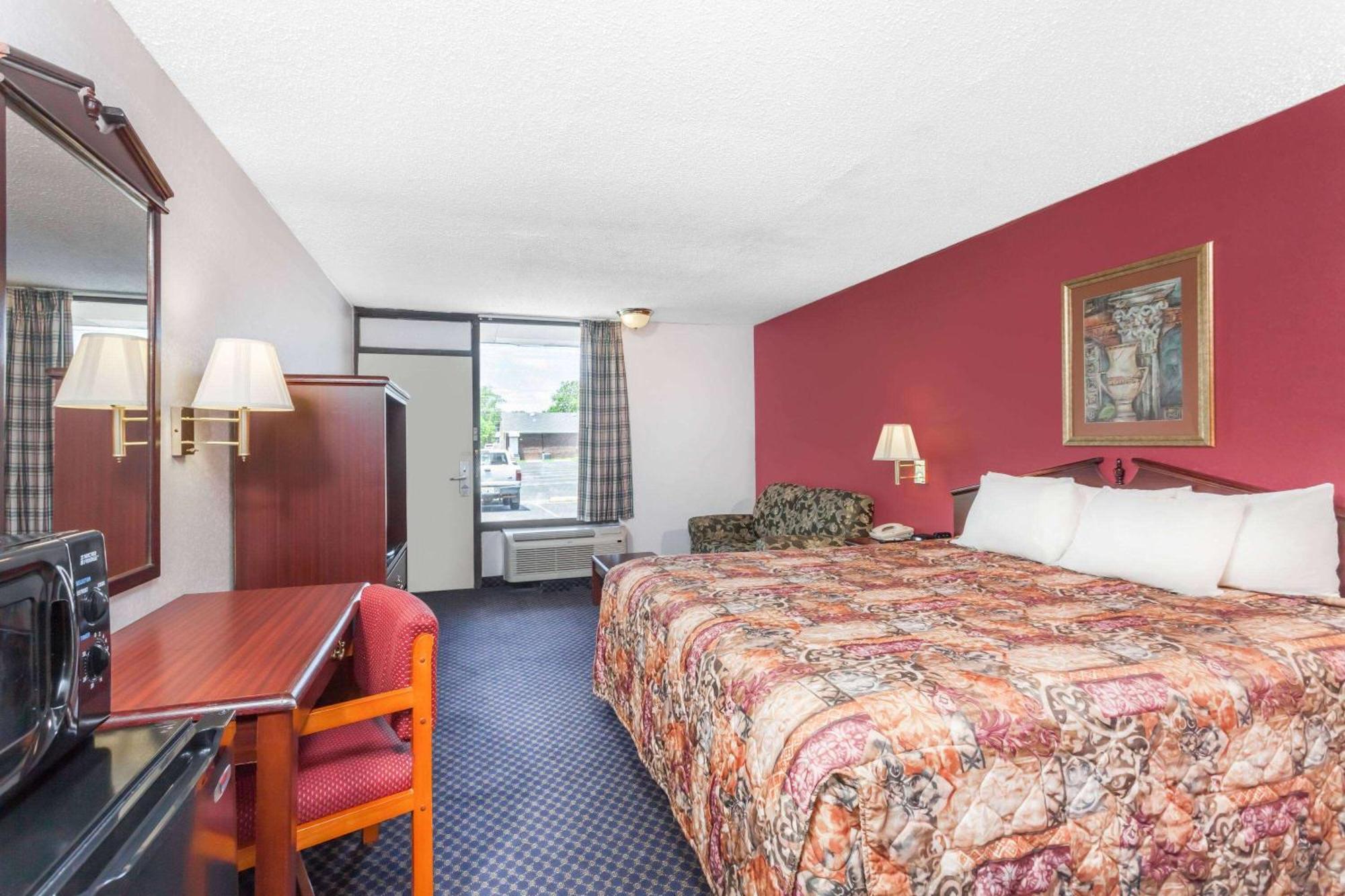 Days Inn By Wyndham Martin Extérieur photo